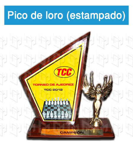 trofeo pico de loro madera para placa