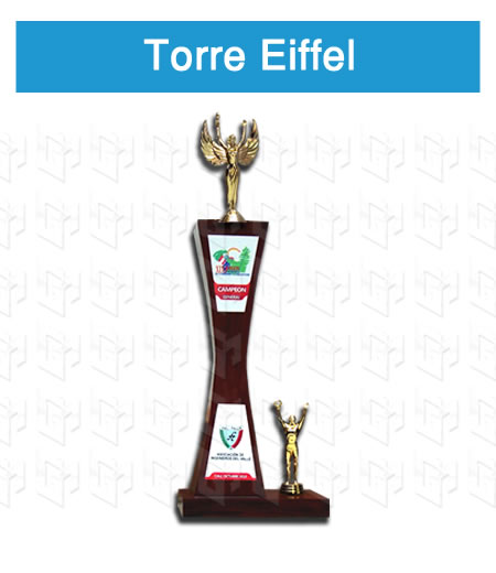 torreo eiffel en madera con placa y figura